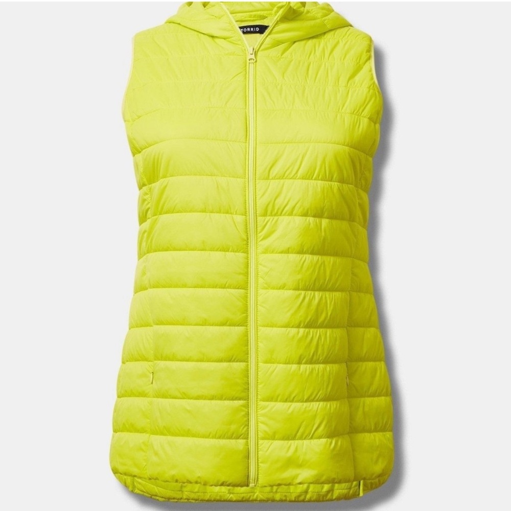 TORRID LIGHT PACKABLE PUFFER VEST: SLEPHER SPRING: NEW WITH TAGS: SIZE 6 (30)